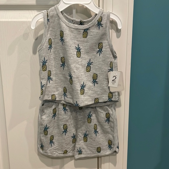 💥 Pineapple tank and shorts set 💥 3/$10 Kids Bundles! - Picture 1 of 3